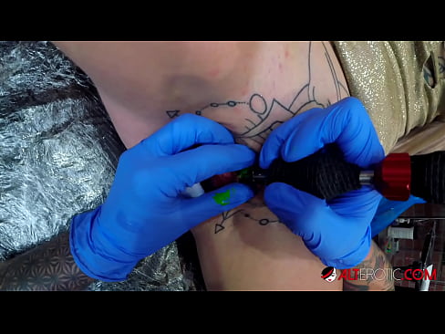 ❤️ An hottie thar a bheith tattooed Sully Savage fuair tattoo ar a clitoris ❤️  Porn bhaile  ag ga.pornpictureshq.ru ❌
