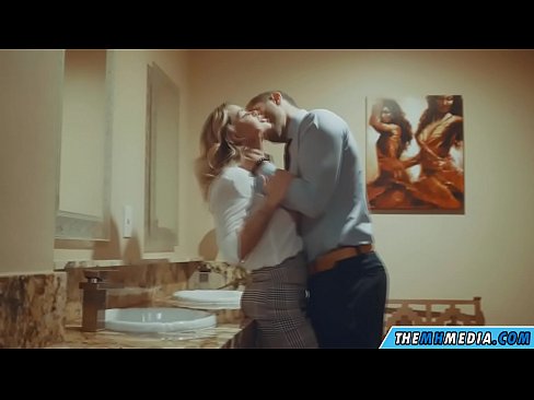 ❤️ Nuair a mheallann blonde busty tú i seomra scíthe poiblí ❤️  Porn bhaile  ag ga.pornpictureshq.ru ❌